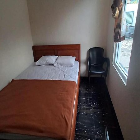 Oyo 93767 45 Guest House Sragen Kültér fotó