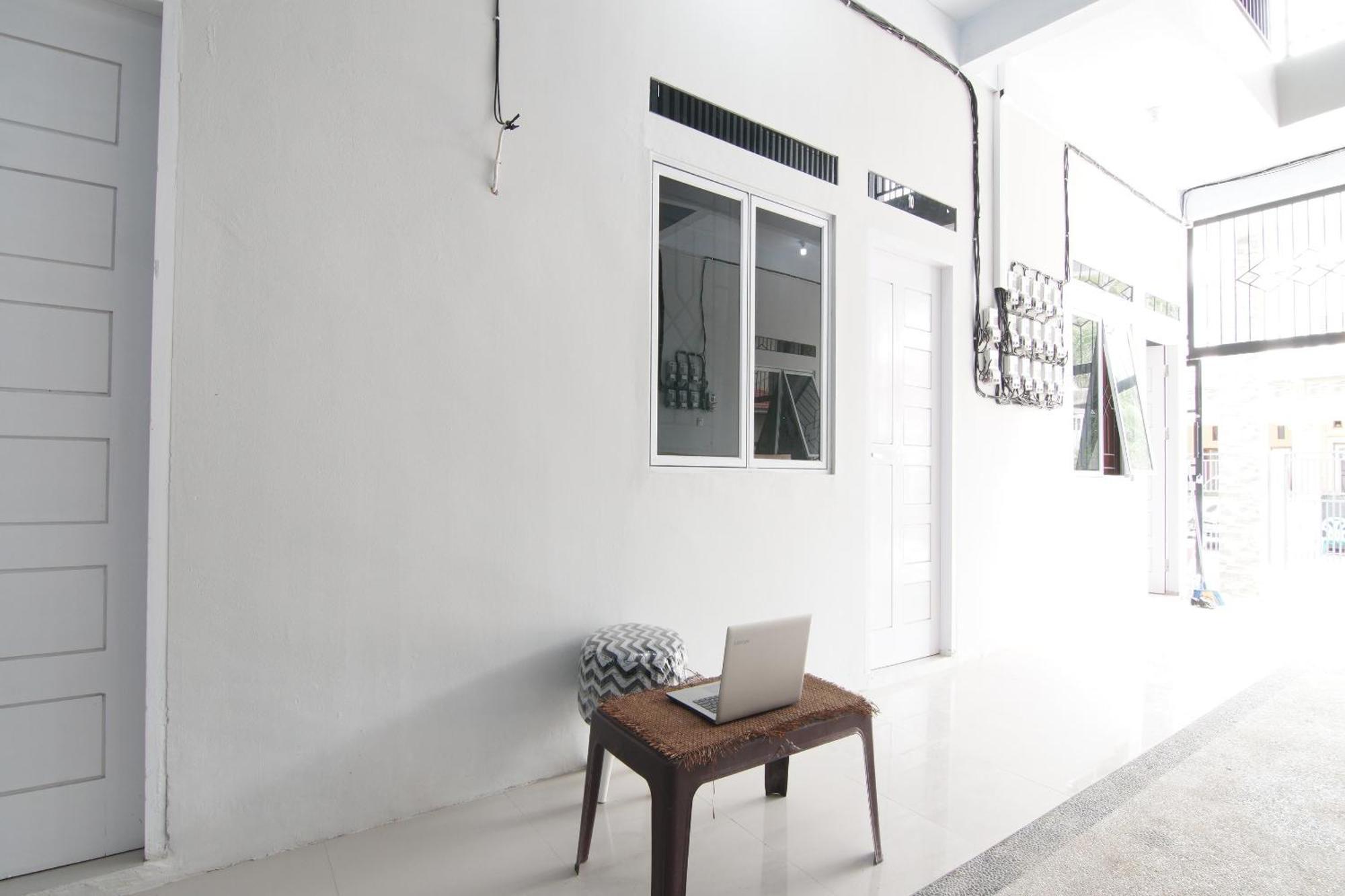 Oyo 93767 45 Guest House Sragen Kültér fotó