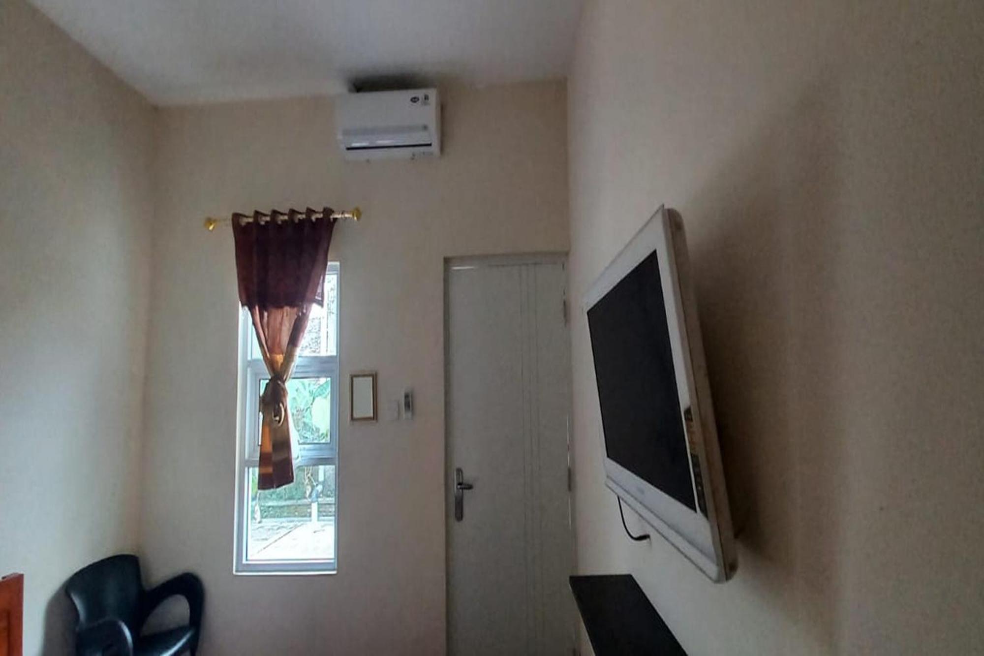 Oyo 93767 45 Guest House Sragen Kültér fotó