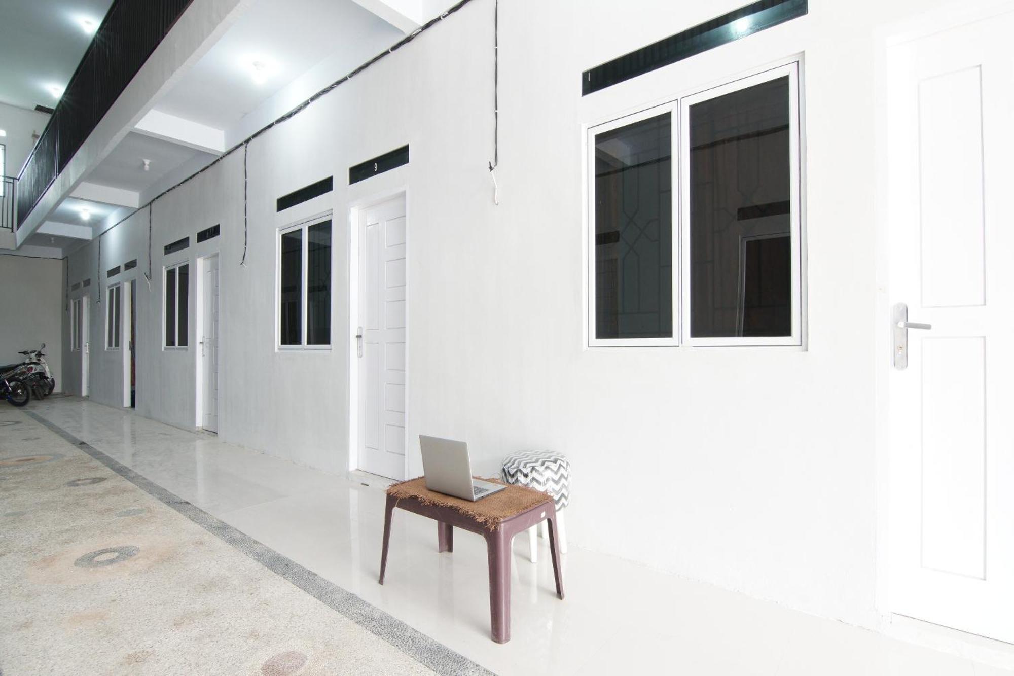Oyo 93767 45 Guest House Sragen Kültér fotó