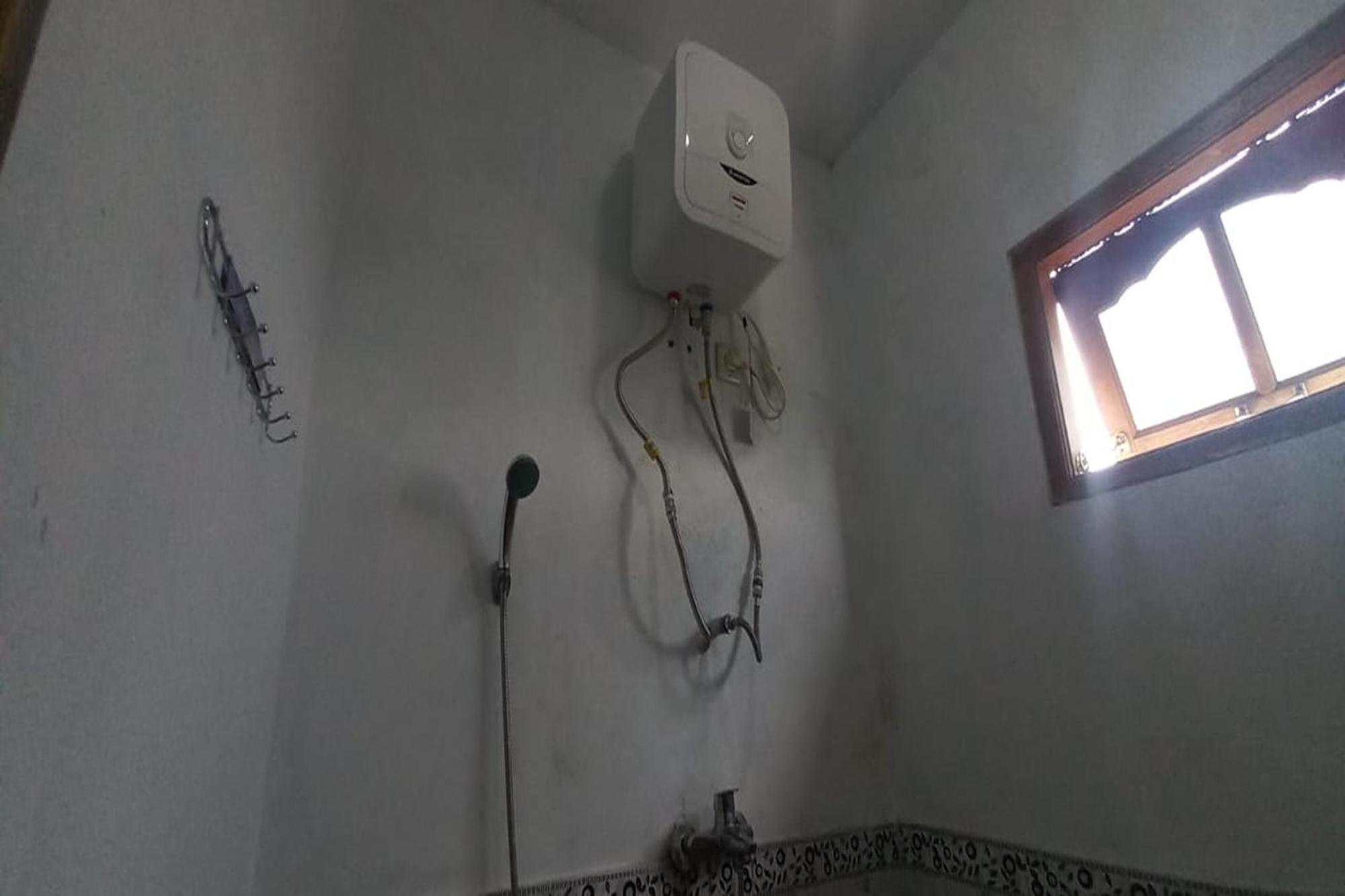 Oyo 93767 45 Guest House Sragen Kültér fotó
