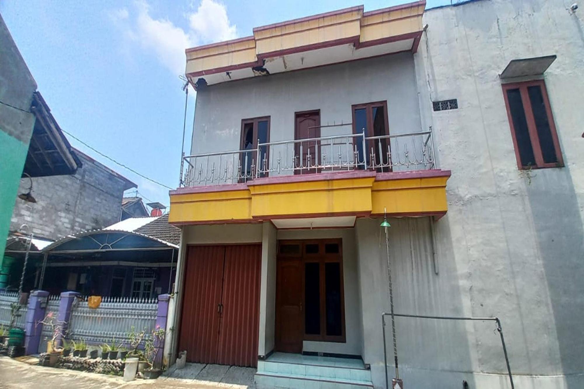 Oyo 93767 45 Guest House Sragen Kültér fotó